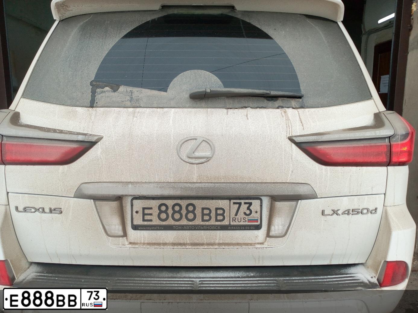 Фото автомобиля LEXUS LX, 2016 — госномер Е888ВВ73. Цвет: Белый