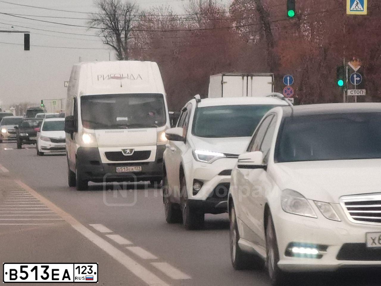 Фото автомобиля TOYOTA RAV4, 2011 — госномер К887КК93. Цвет: СЕРЕБРИСТЫЙ