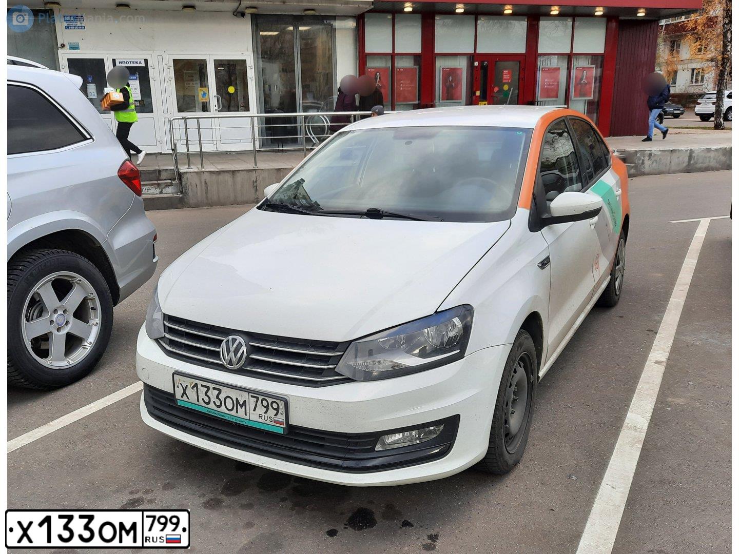 Фото автомобиля VOLKSWAGEN POLO, 2019 — госномер Х133ОМ799. Цвет: Белый