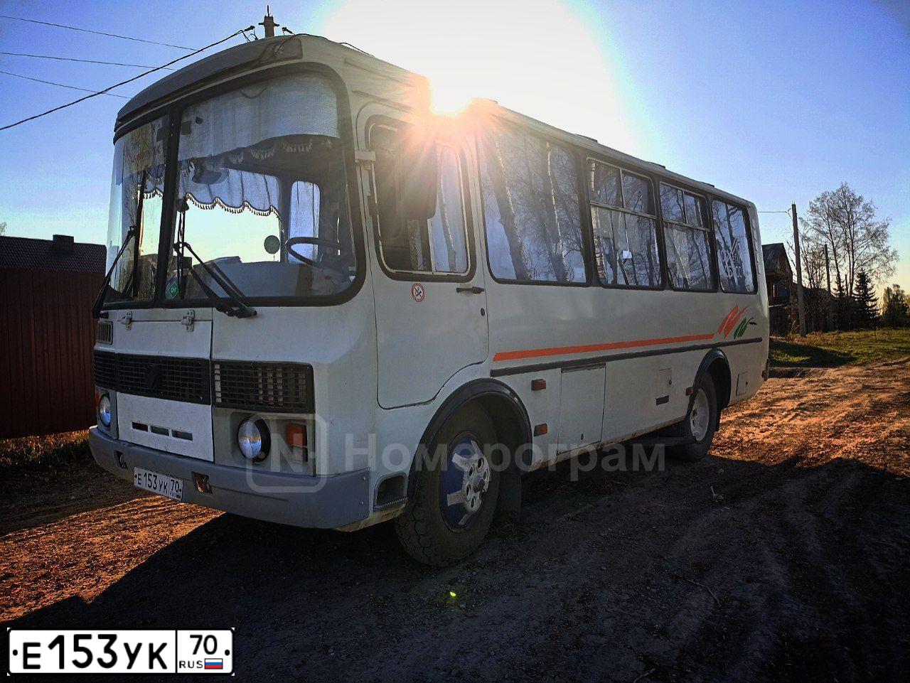Фото автомобиля PAZ 3205, 2015 — госномер Е153УК70. Цвет: БЕЛЫЙ