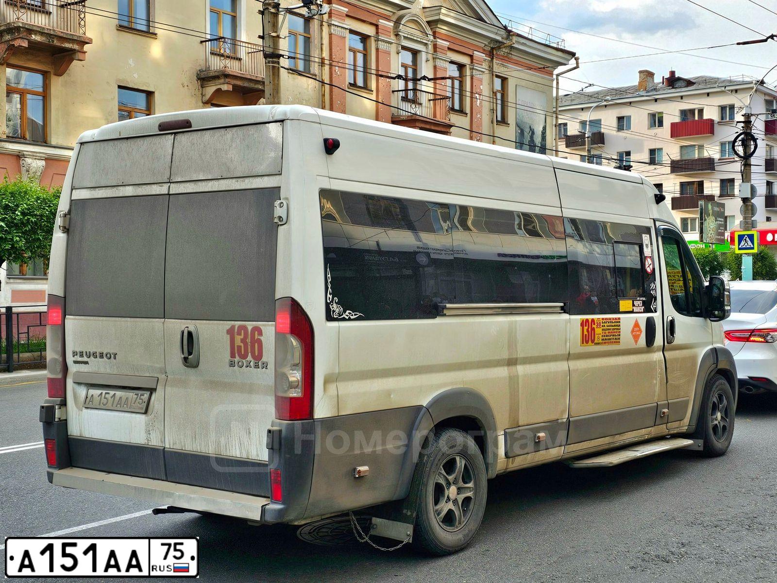 Фото автомобиля PEUGEOT BOXER, 2012 — госномер А151АА75. Цвет: Белый