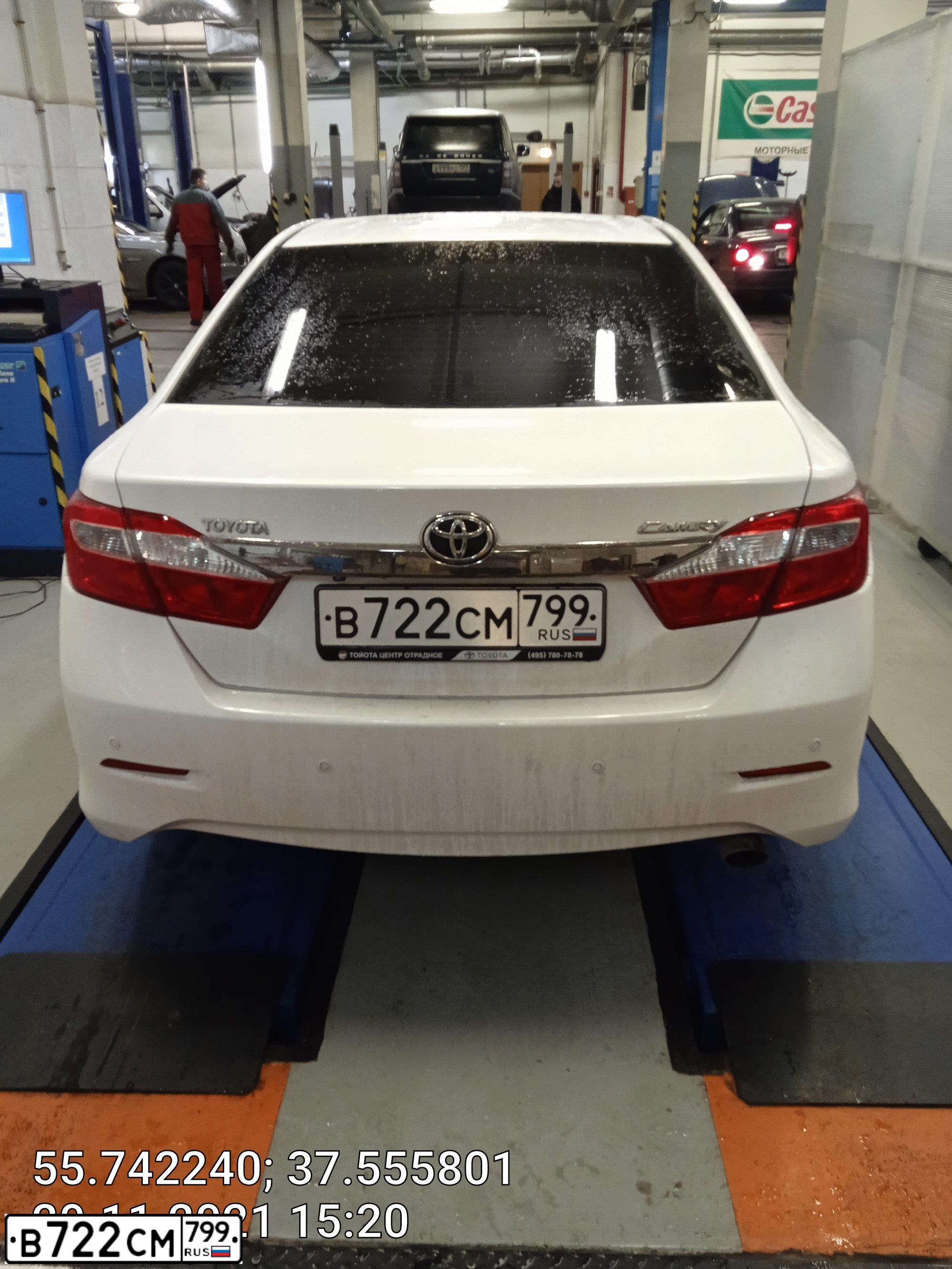 Фото автомобиля TOYOTA CAMRY, 2014 — госномер В722СМ799. Цвет: БЕЛЫЙ ПЕРЛАМУТРОВЫЙ