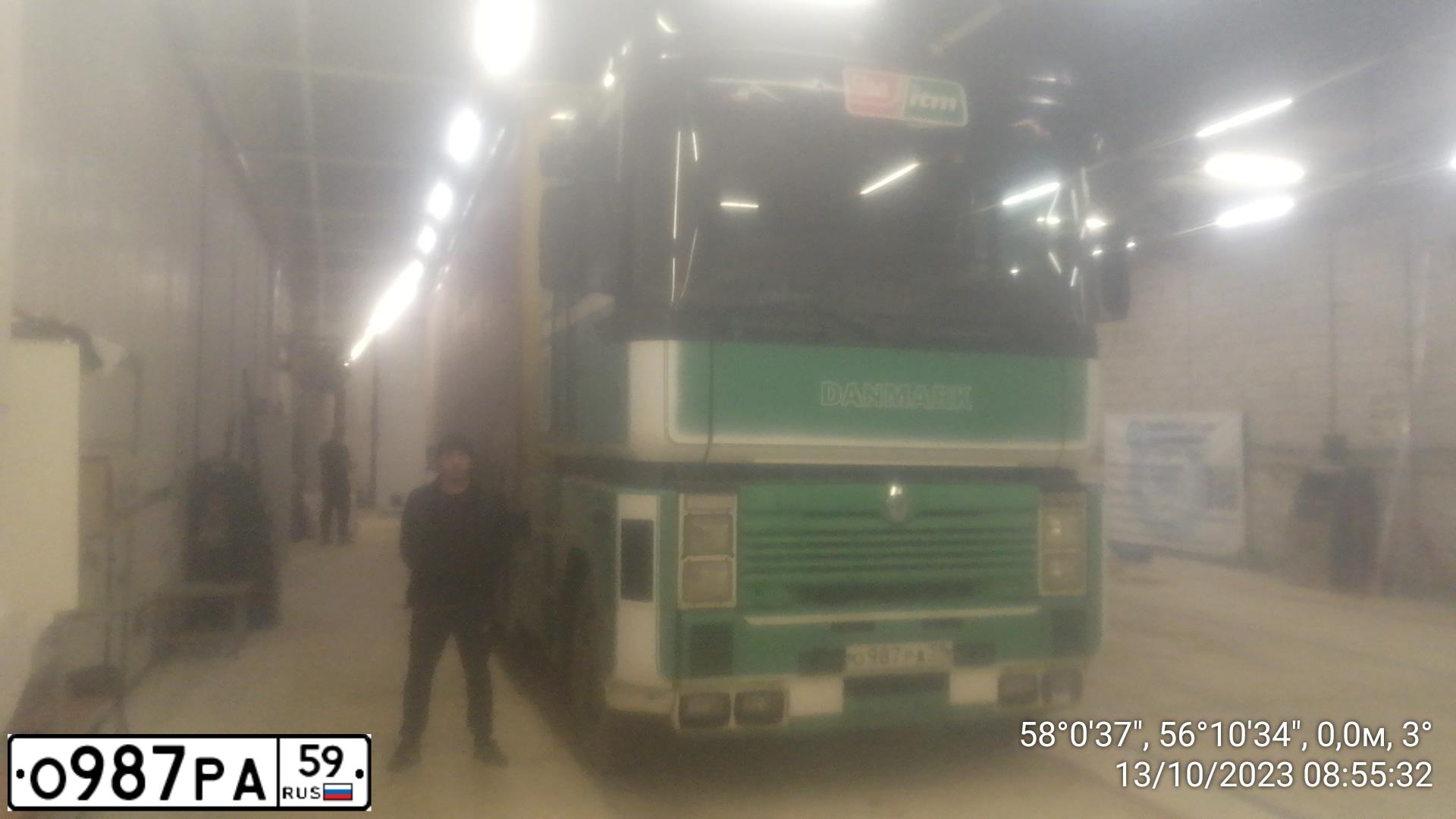 Фото автомобиля RENAULT MAGNUM, 2001 — госномер Р992КА159. Цвет: ЗЕЛЕНЫЙ