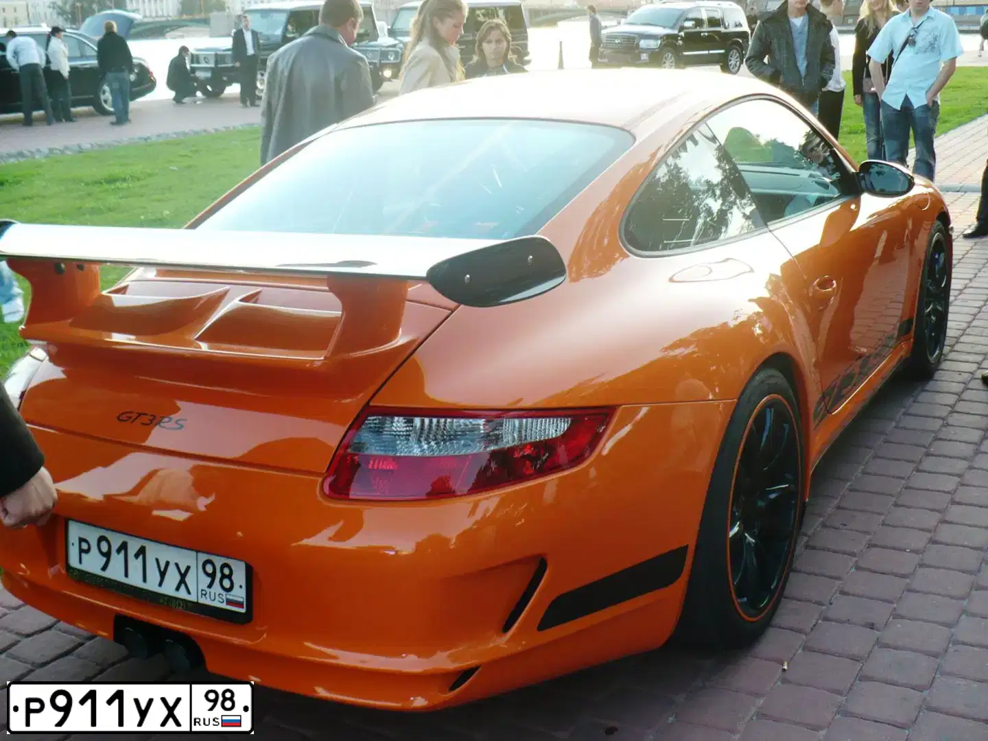 Фото автомобиля PORSCHE 911, 2007 — госномер Р911УХ98. Цвет: ОРАНЖЕВЫЙ