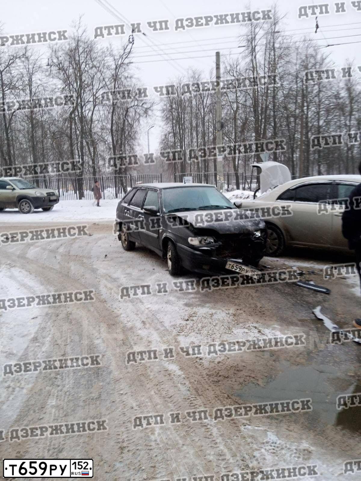 Фото автомобиля LADA 2114 SAMARA, 2008 — госномер Х303НВ52. Цвет: ЧЕРНЫЙ