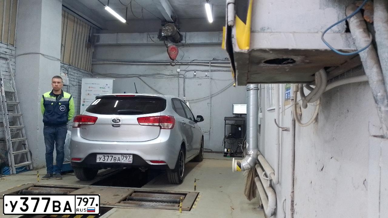 Фото автомобиля KIA RIO, 2015 — госномер У377ВА797. Цвет: СЕРЕБРИСТЫЙ