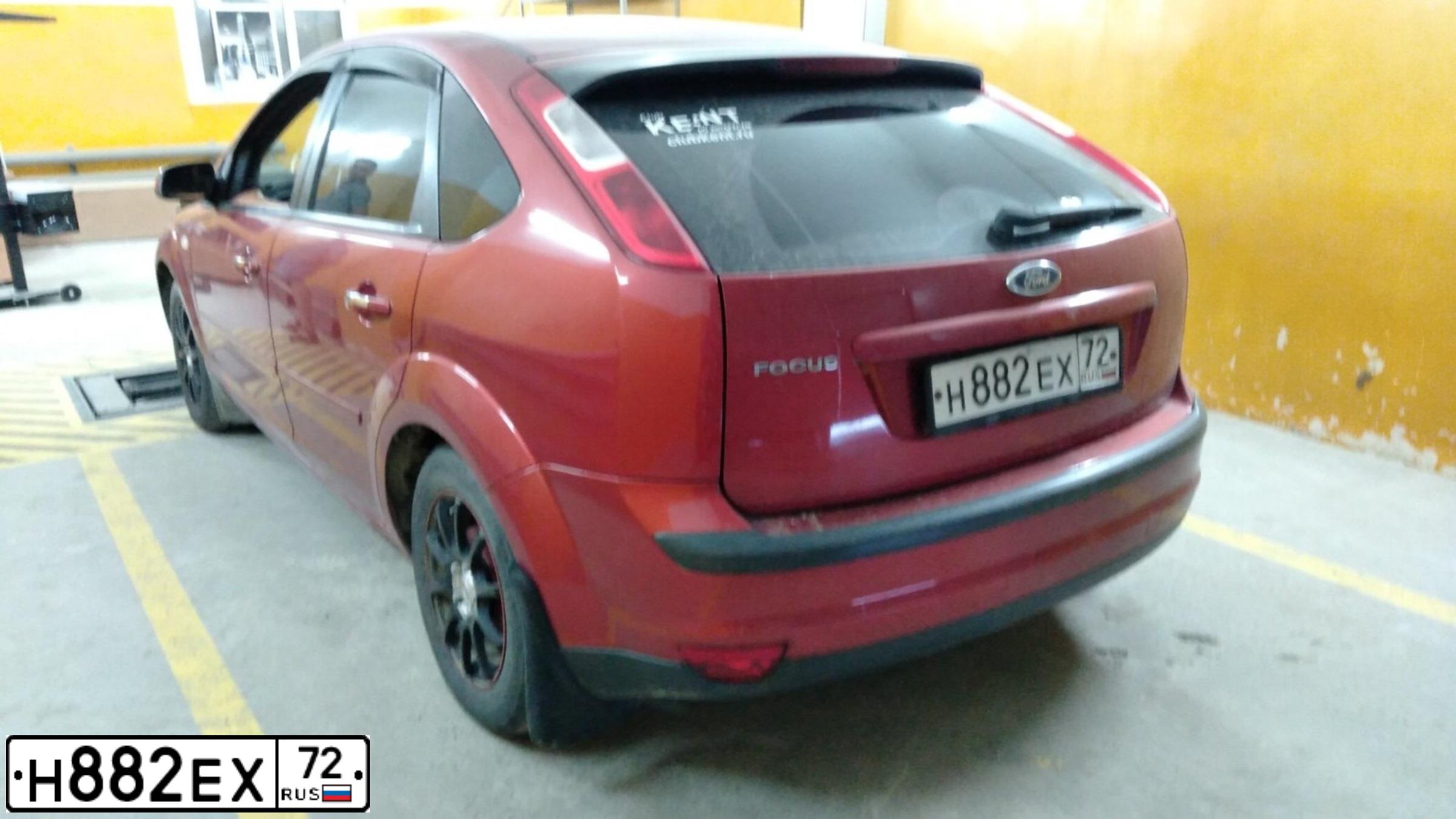Фото автомобиля FORD FOCUS, 2006 — госномер Н882ЕХ72. Цвет: Красно-оранжевый