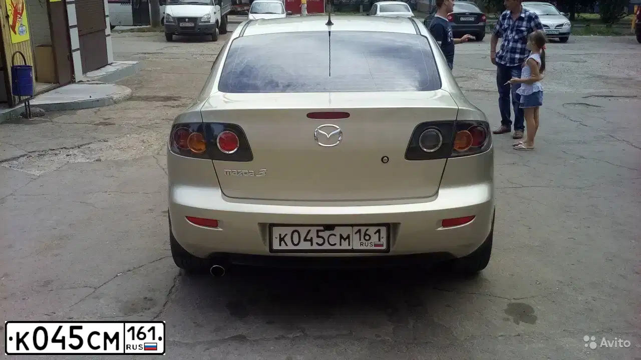 Фото автомобиля MAZDA 3, 2005 — госномер К045СМ161. Цвет: БЕЖЕВЫЙ