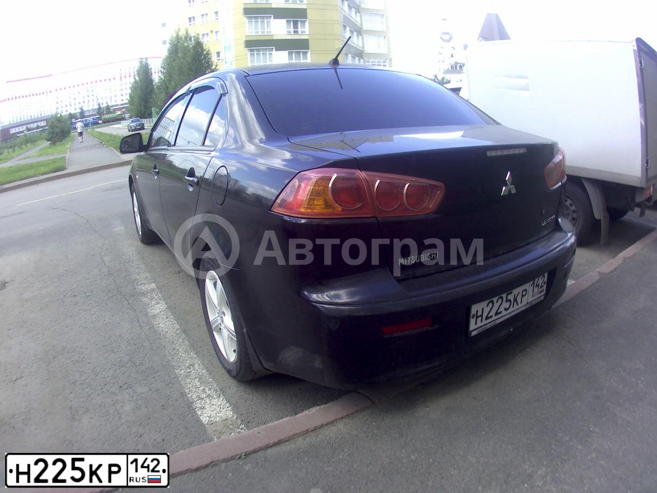 Фото автомобиля MITSUBISHI LANCER, 2008 — госномер О605АА50. Цвет: ЧЕРНЫЙ