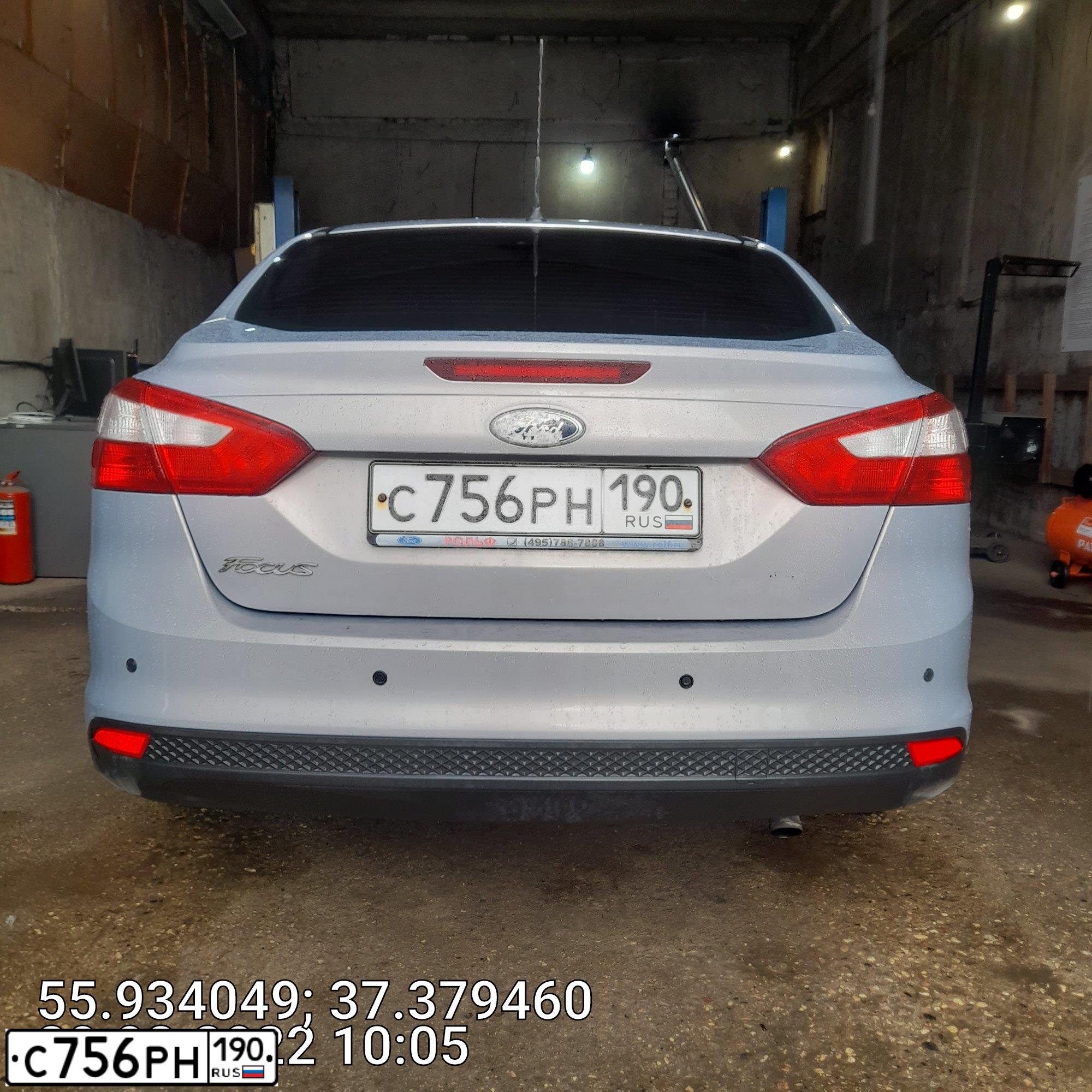 Фото автомобиля FORD FOCUS, 2012 — госномер С756РН190. Цвет: СЕРЫЙ