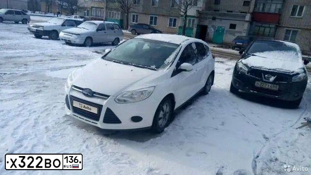 Фото автомобиля FORD FOCUS, 2012 — госномер У044ТК48. Цвет: Белый