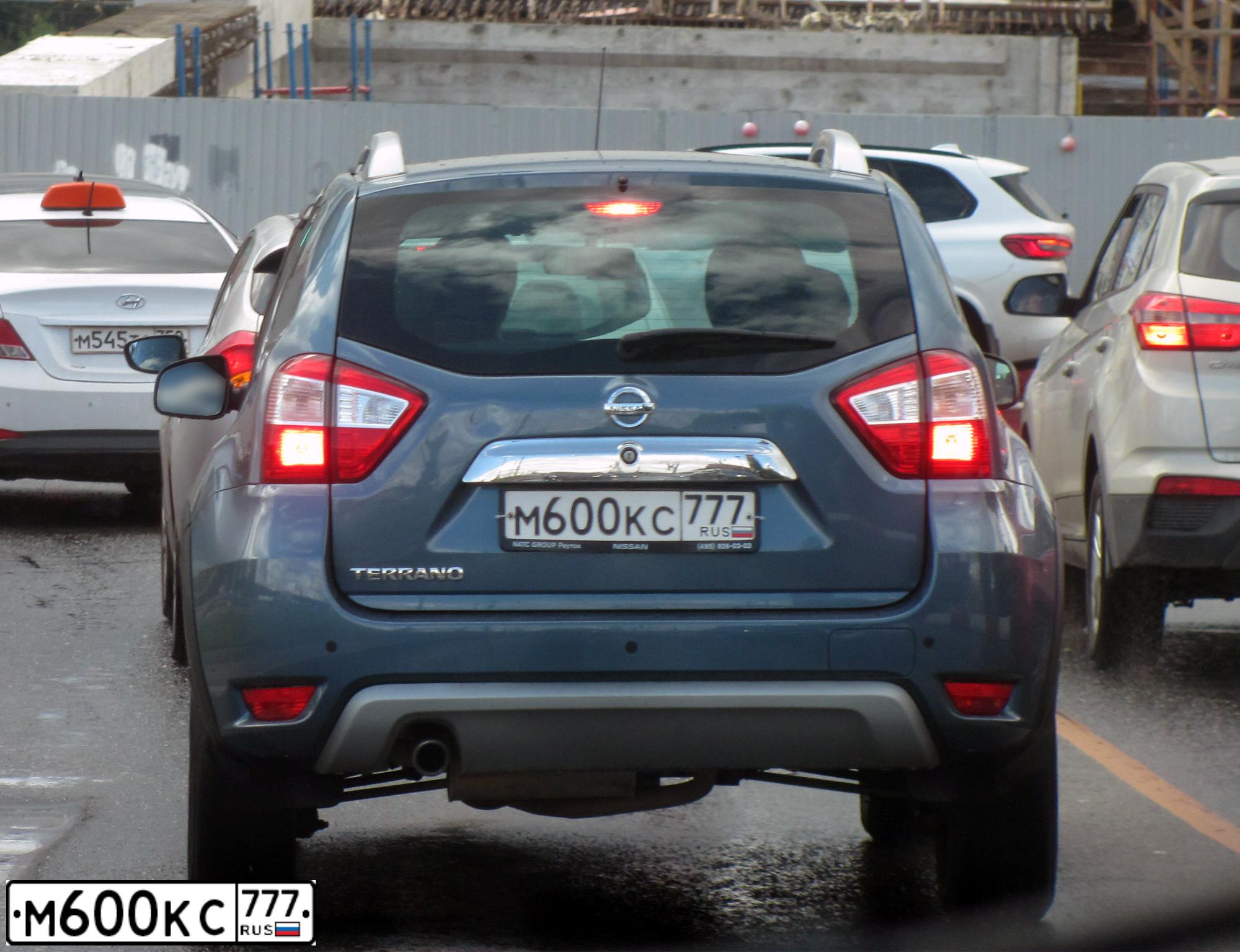 Фото автомобиля NISSAN TERRANO, 2014 — госномер М600КС777. Цвет: синий