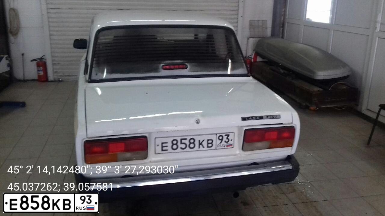 Фото автомобиля LADA 2107, 2007 — госномер Е858КВ93. Цвет: ЯРКО-БЕЛЫЙ