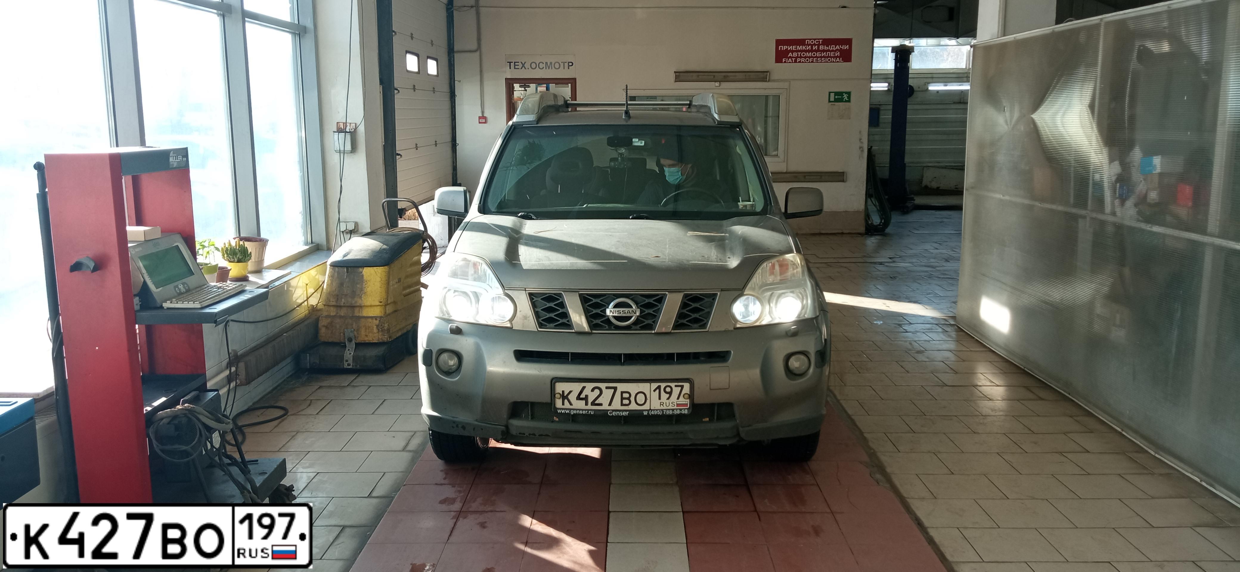 Фото автомобиля NISSAN X-TRAIL, 2010 — госномер К427ВО197. Цвет: СЕРЫЙ