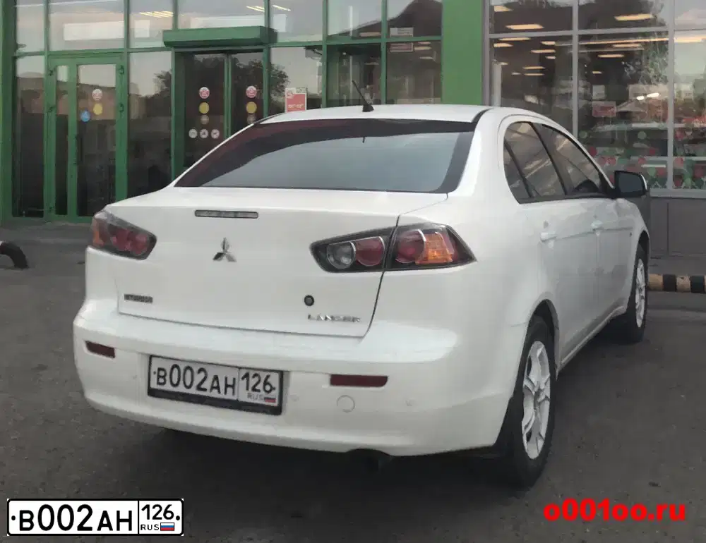 Фото автомобиля MITSUBISHI LANCER, 2009 — госномер В002АН126. Цвет: БЕЛЫЙ