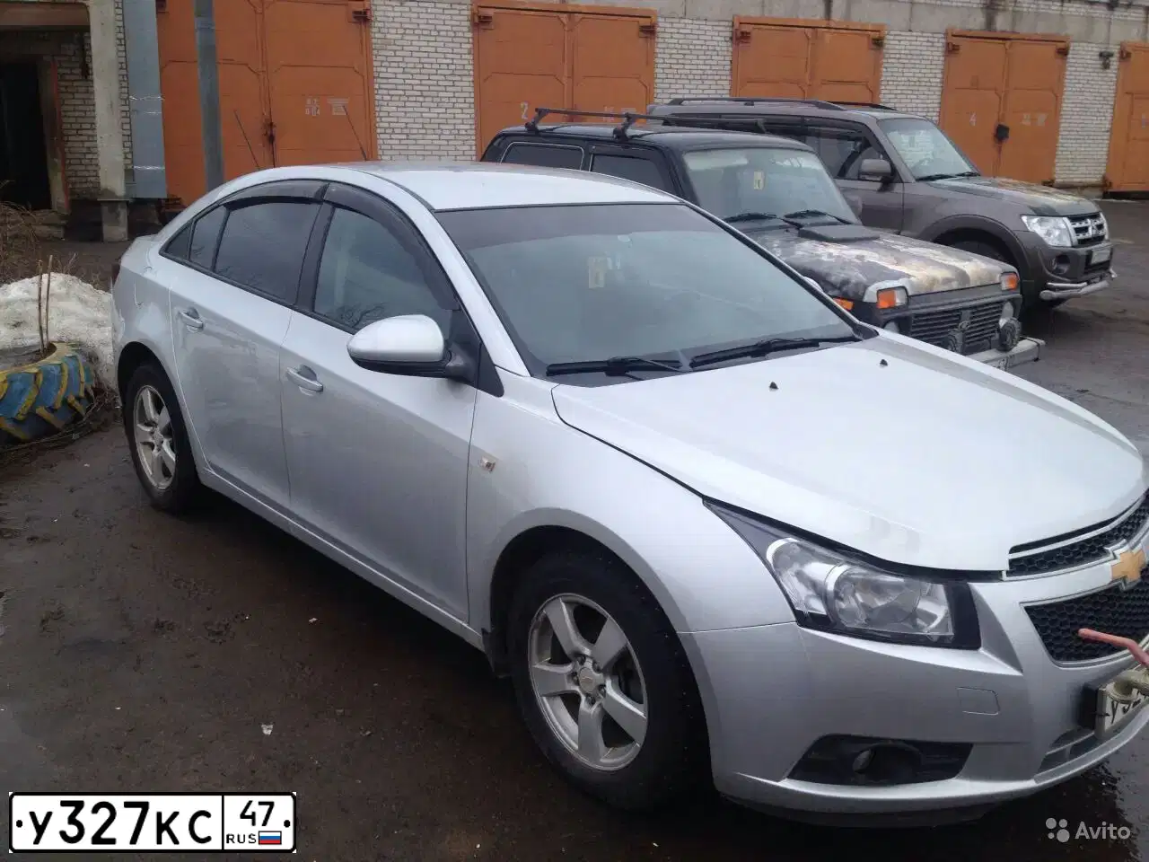 Фото автомобиля CHEVROLET CRUZE, 2011 — госномер У327КС47. Цвет: СЕРЕБРИСТЫЙ МЕТАЛЛИК