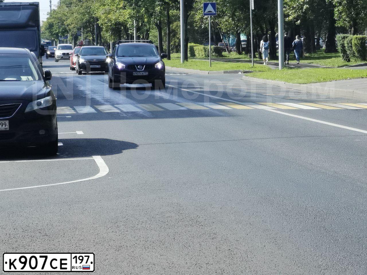 Фото автомобиля MAZDA 3, 2011 — госномер М495ХС197. Цвет: Красный