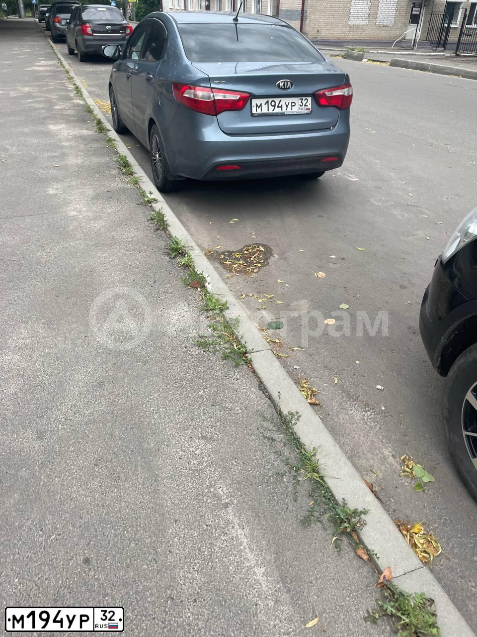 Фото автомобиля KIA RIO, 2014 — госномер М194УР32. Цвет: ГОЛУБОЙ