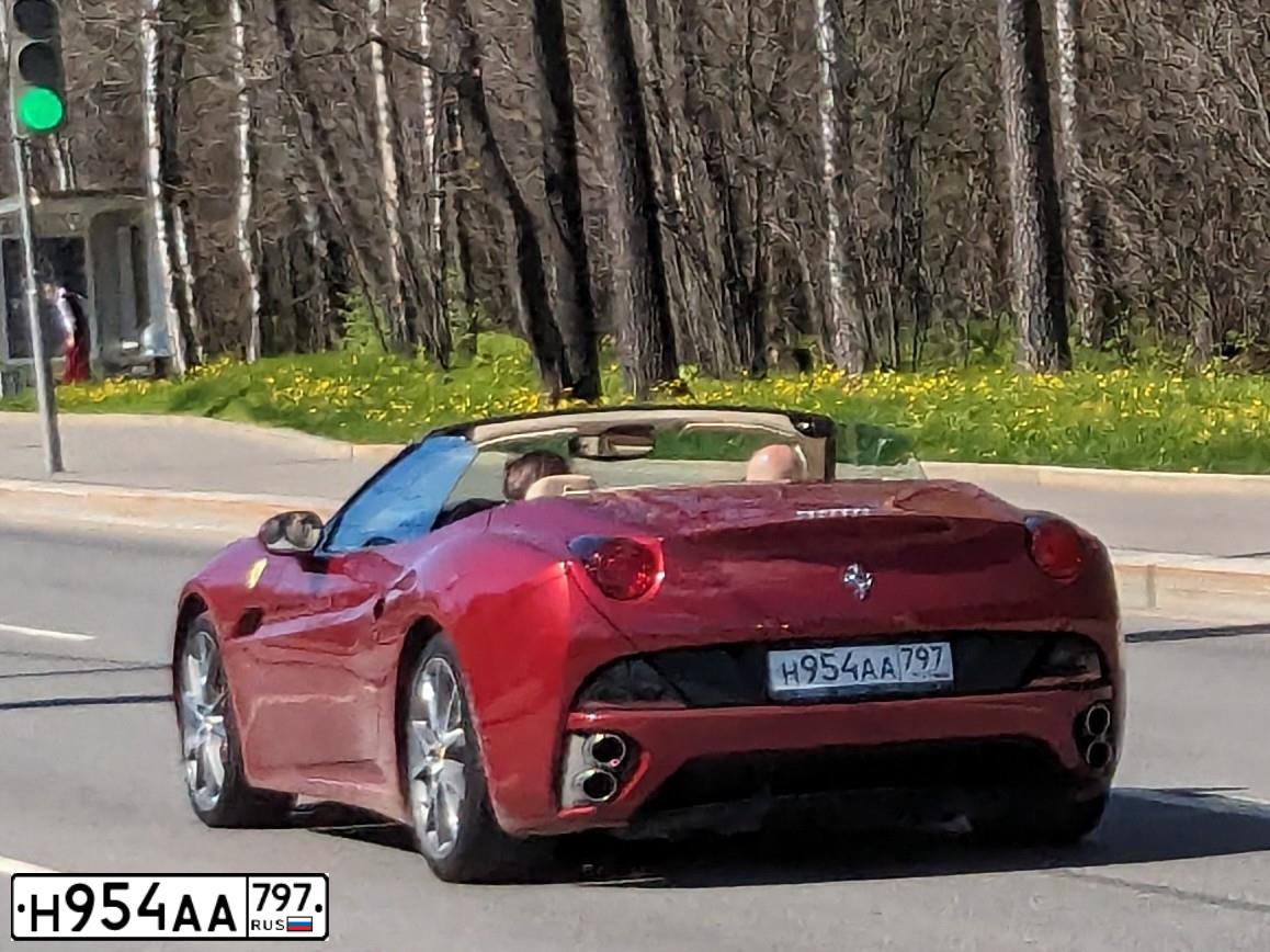 Фото автомобиля FERRARI CALIFORNIA, 2012 — госномер Н954АА797. Цвет: Красный
