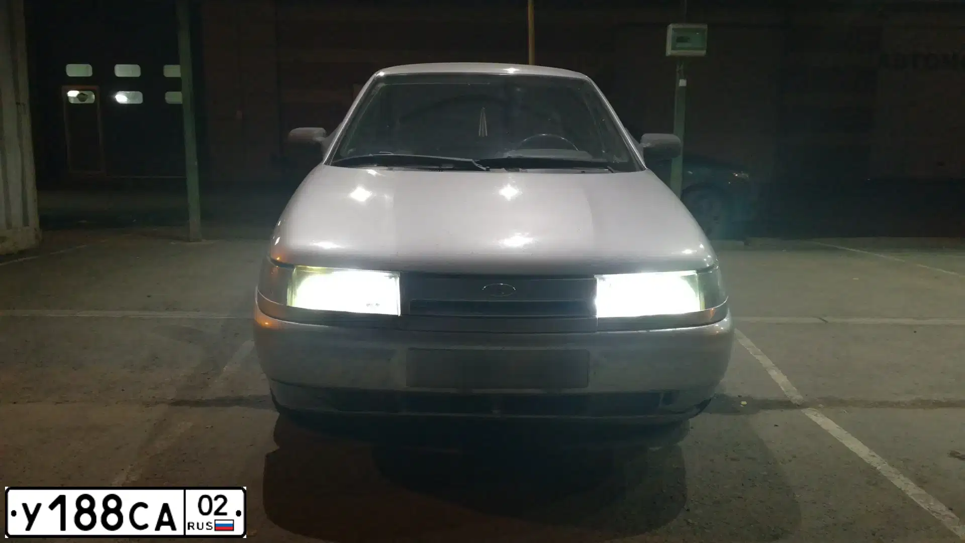 Фото автомобиля LADA 2110, 2005 — госномер У188СА02. Цвет: СВЕТЛО-СЕРЕБРИСТЫЙ МЕТАЛЛ
