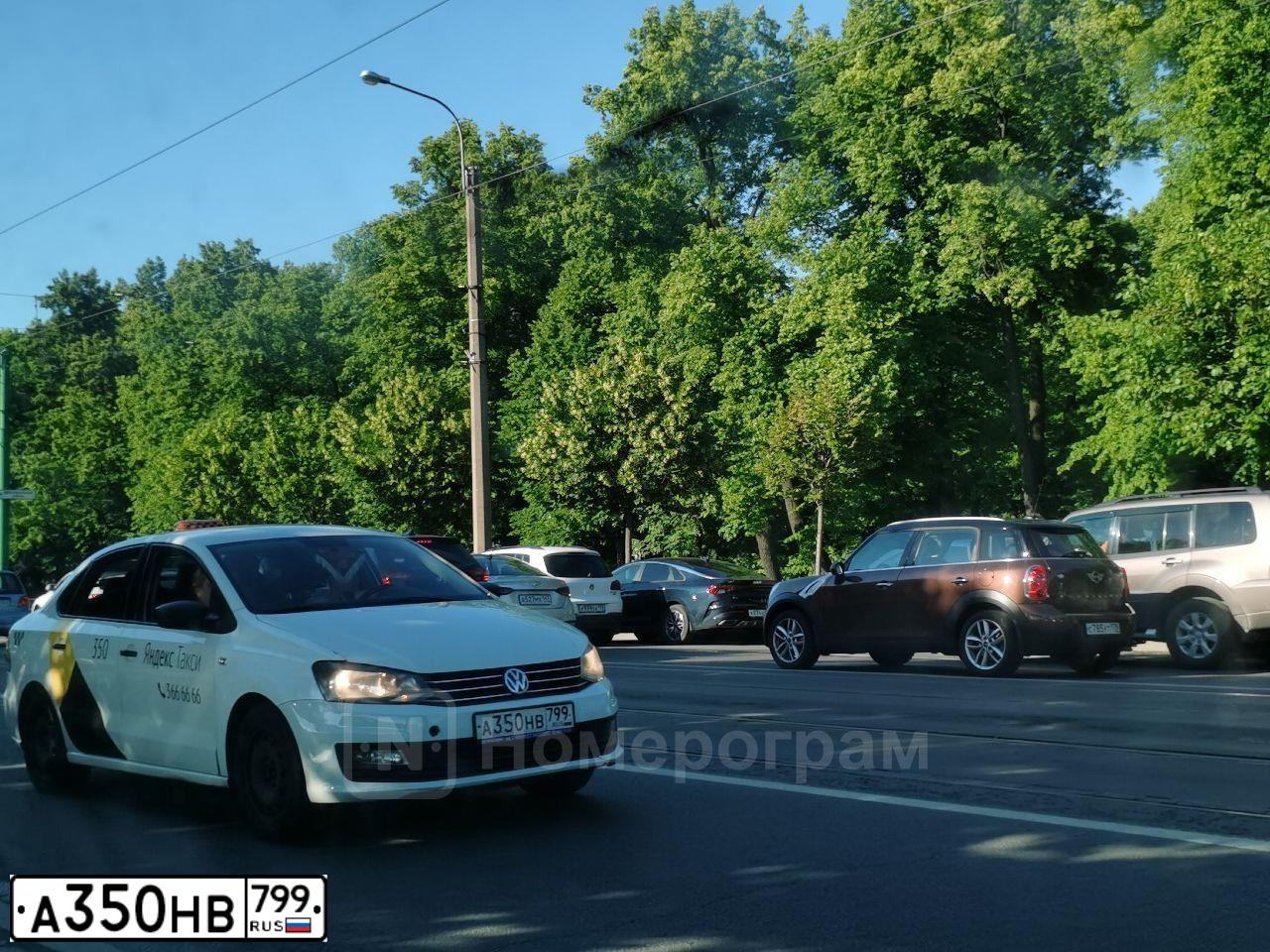 Фото автомобиля VOLKSWAGEN POLO, 2018 — госномер Х323СС797. Цвет: Белый