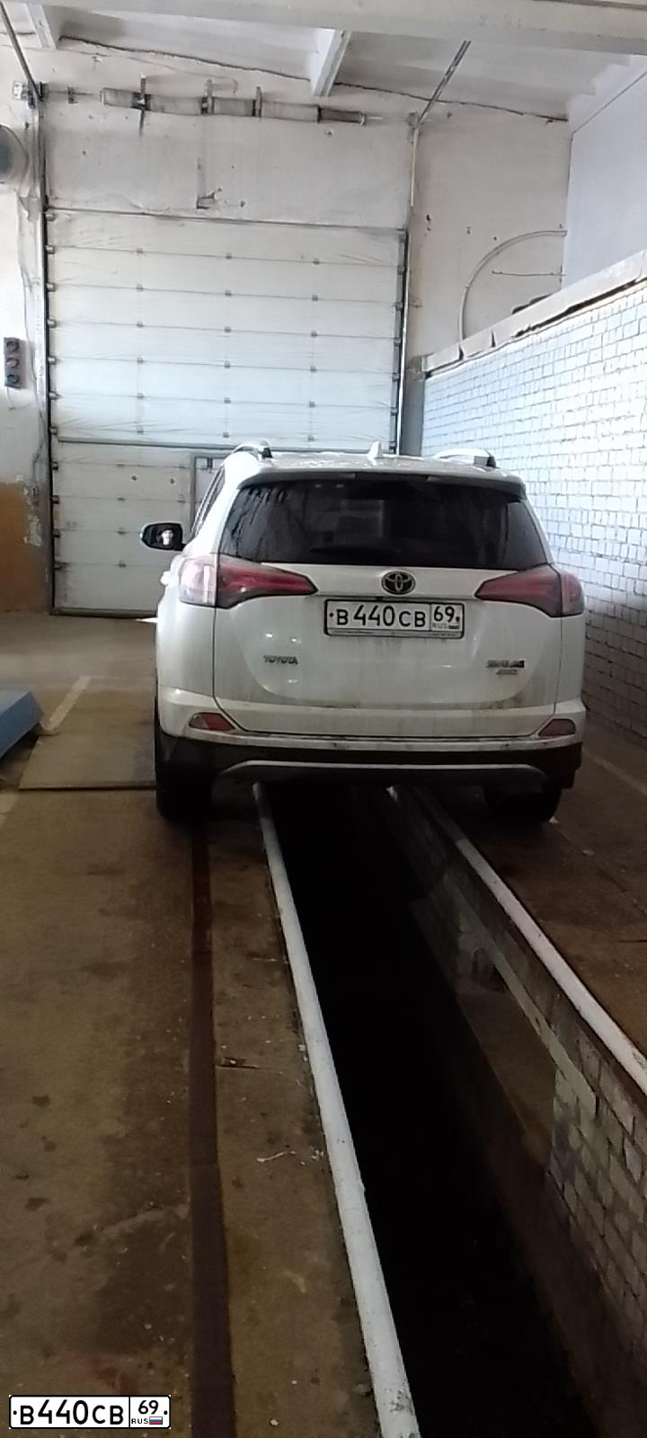Фото автомобиля TOYOTA RAV4, 2016 — госномер В051ТК69. Цвет: БЕЛЫЙ ПЕРЛАМУТРОВЫЙ