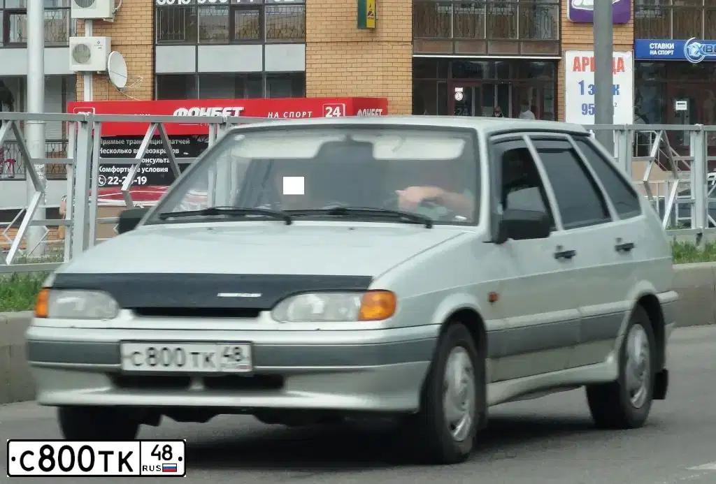 Фото автомобиля LADA 2114 SAMARA, 2005 — госномер С800ТК48. Цвет: МОЛОЧНО БЕЛЫЙ СЕРЕБР