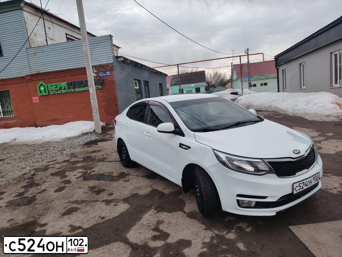 Фото автомобиля KIA RIO, 2015 — госномер С524ОН102. Цвет: БЕЛЫЙ