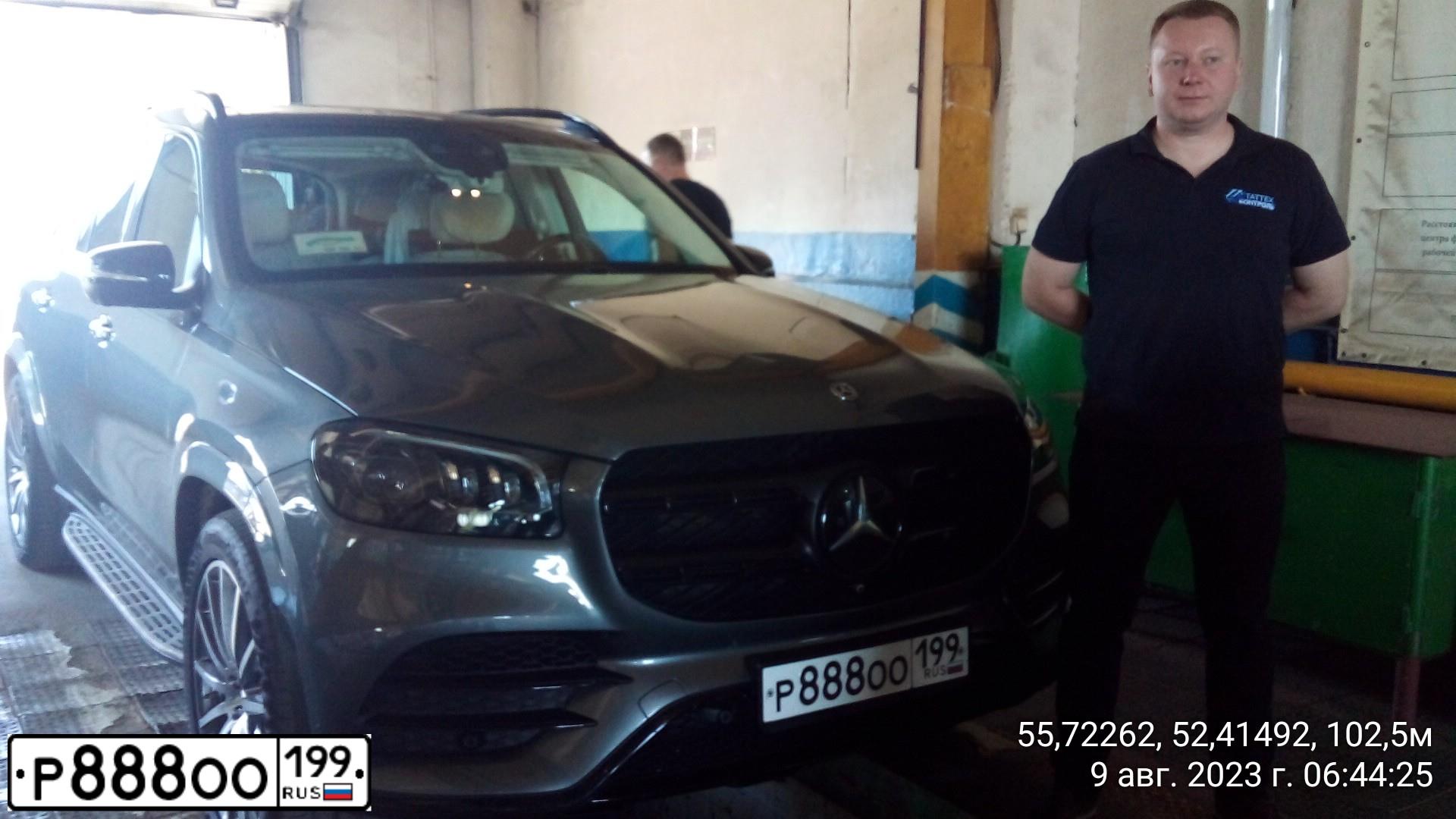 Фото автомобиля BMW X5, 2005 — госномер Р888ОО199. Цвет: Серый