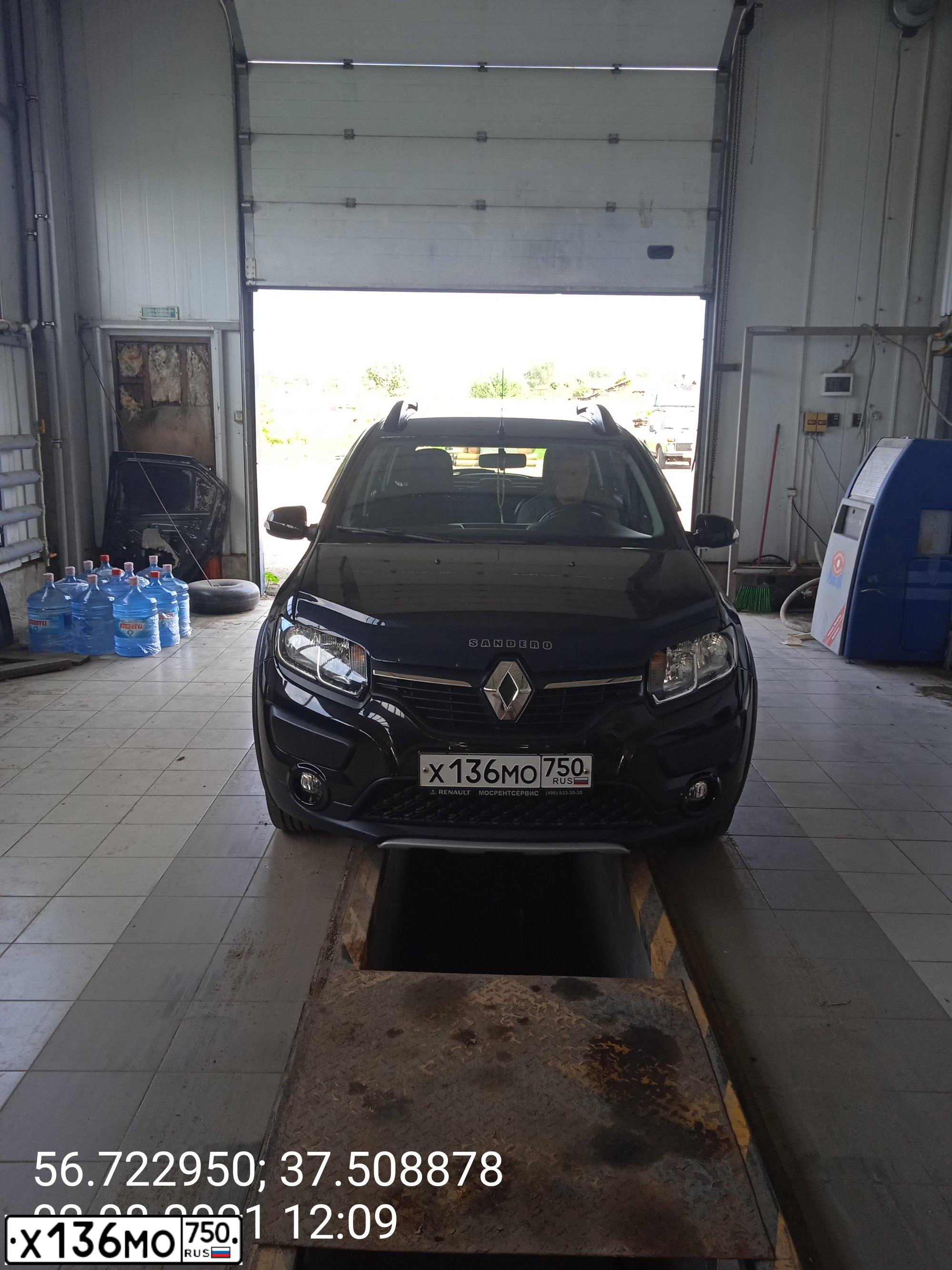 Фото автомобиля RENAULT SANDERO, 2016 — госномер Х136МО750. Цвет: ЧЕРНЫЙ