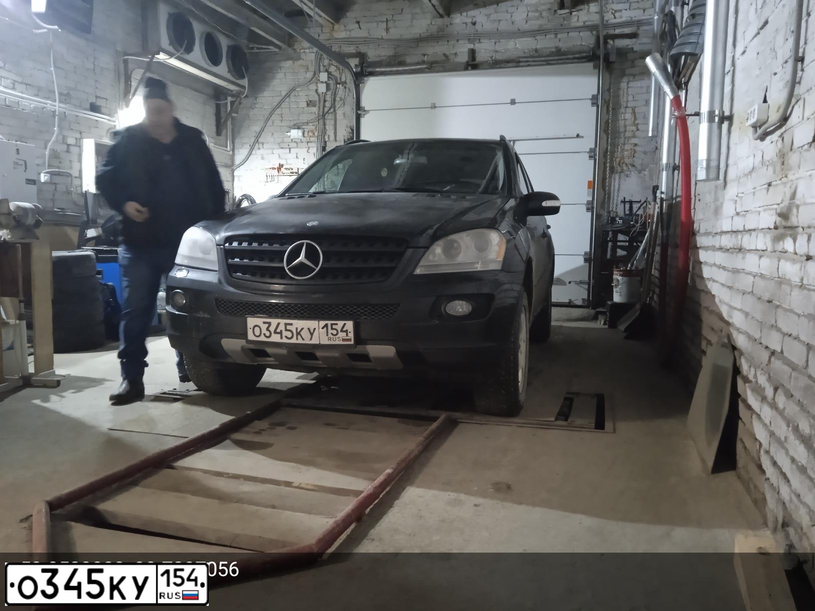 Фото автомобиля MERCEDES M-KLASSE, 2005 — госномер Е749СТ174. Цвет: ЧЕРНЫЙ