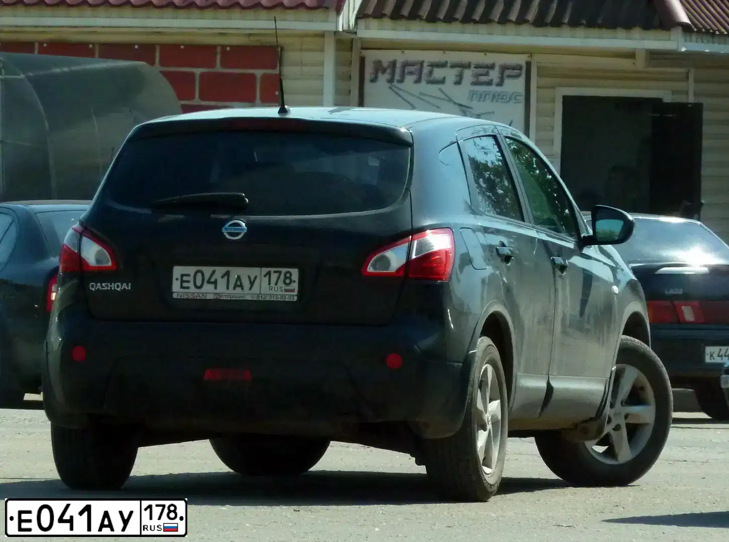 Фото автомобиля NISSAN QASHQAI, 2010 — госномер О798КУ60. Цвет: ЧЕРНЫЙ