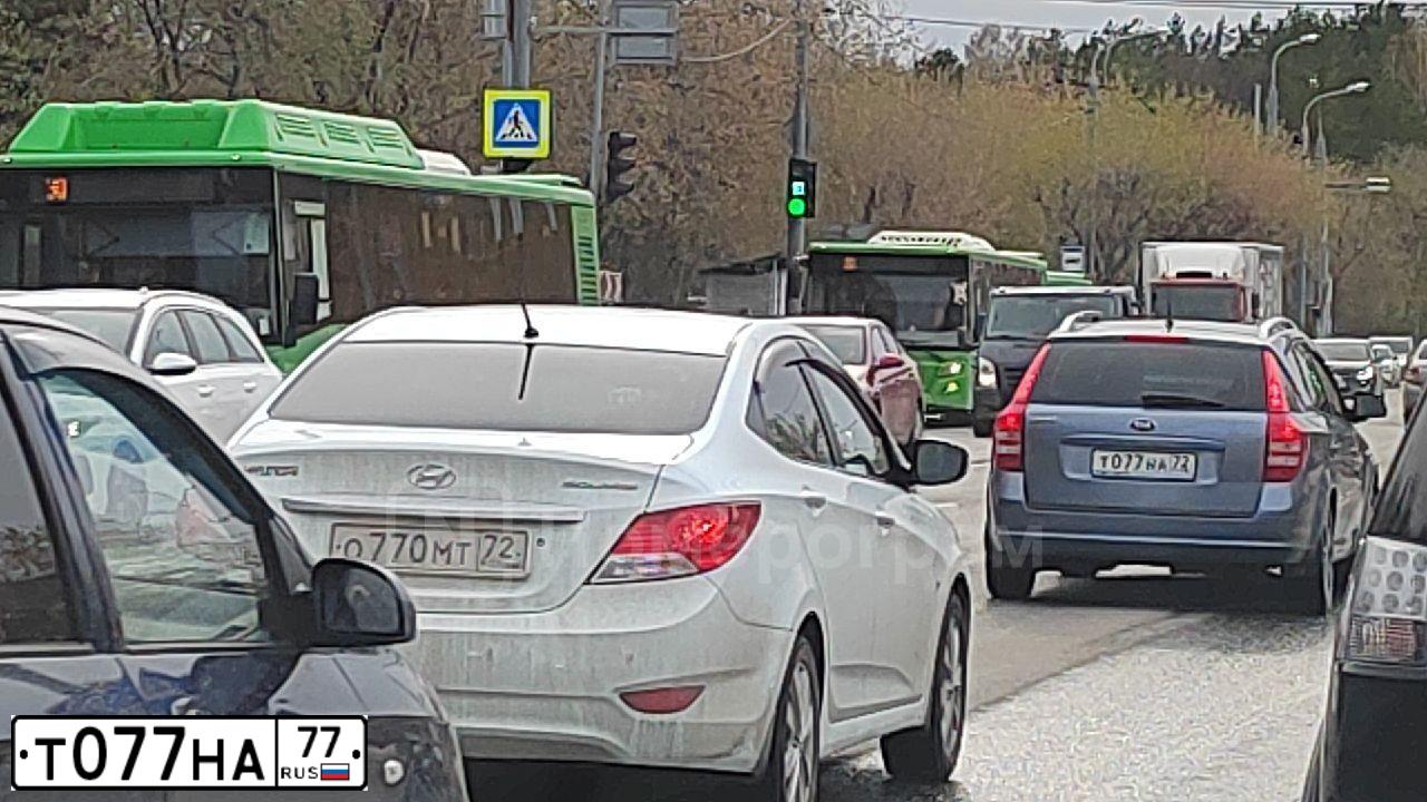 Фото автомобиля LADA 21099, 1993 — госномер У119ЕН77. Цвет: СЕРЫЙ