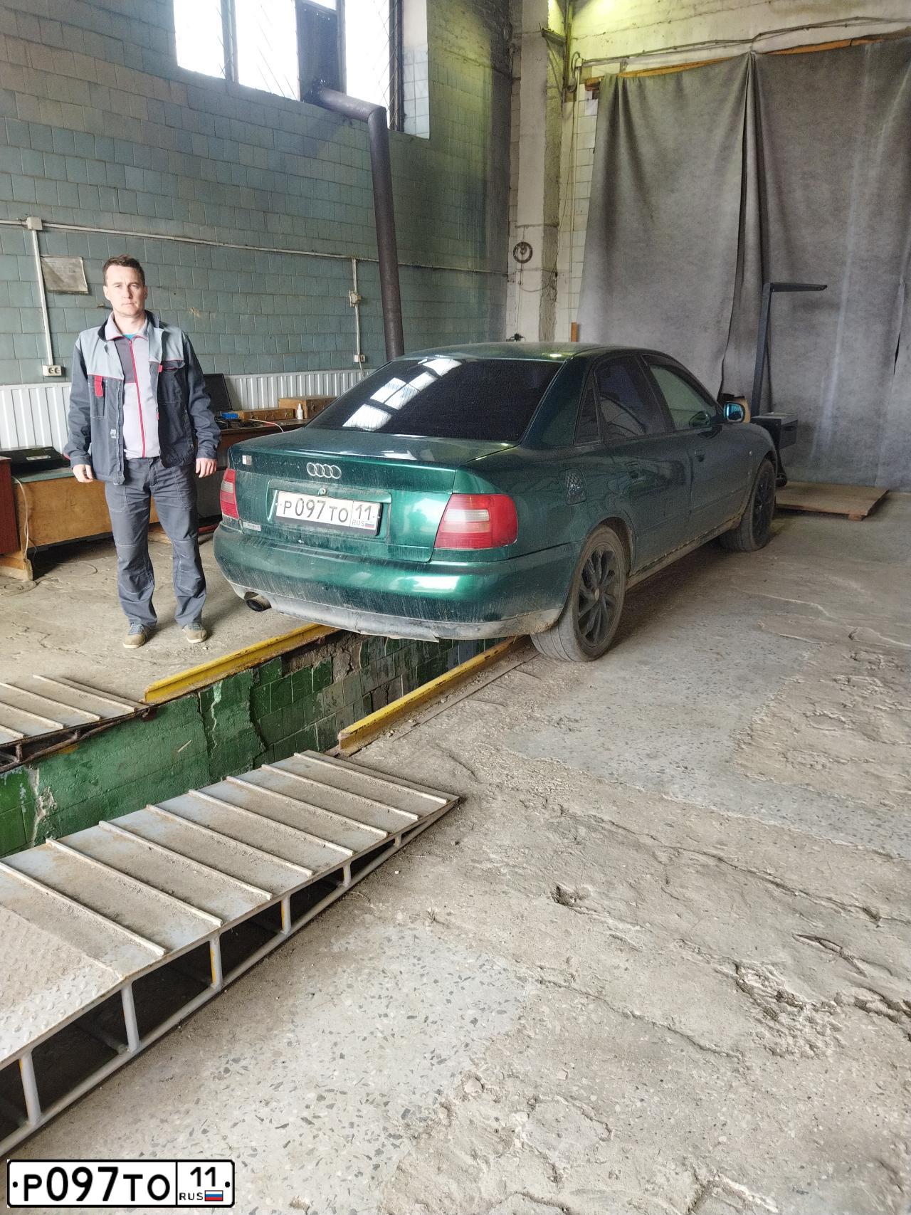 Фото автомобиля AUDI A4, 1997 — госномер О714ЕТ11. Цвет: ЗЕЛЁНЫЙ