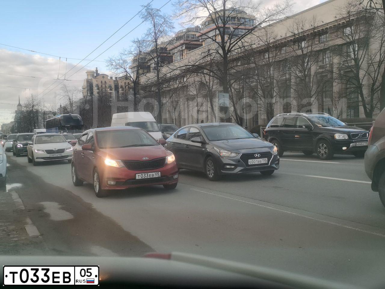 Фото автомобиля KIA RIO, 2016 — госномер У625МС178. Цвет: Красный