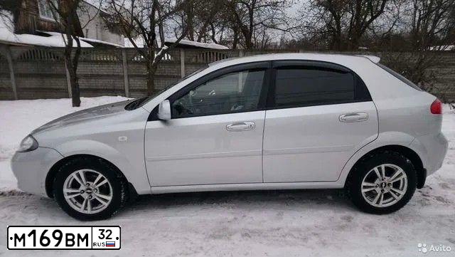 Фото автомобиля CHEVROLET LACETTI, 2011 — госномер Т870ОА31. Цвет: СЕРЕБРИСТЫЙ