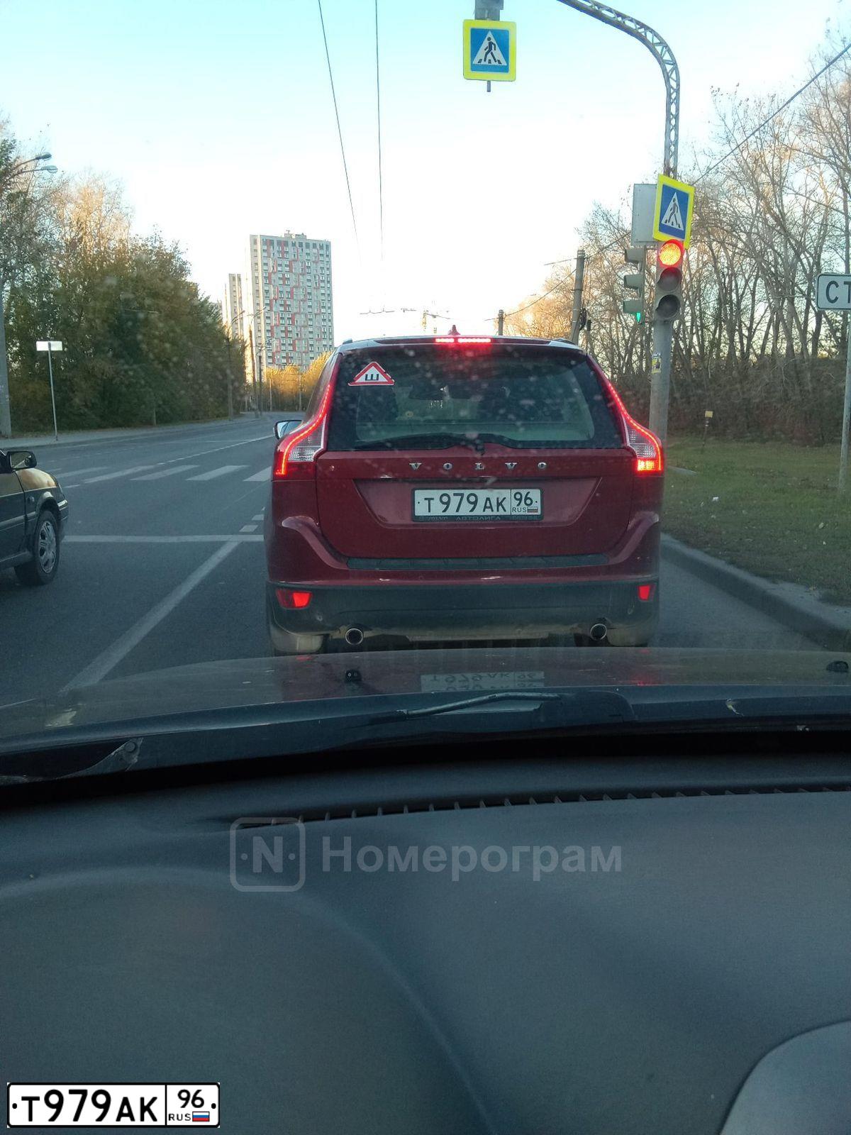 Фото автомобиля VOLVO XC60, 2011 — госномер Т979АК96. Цвет: КРАСНЫЙ