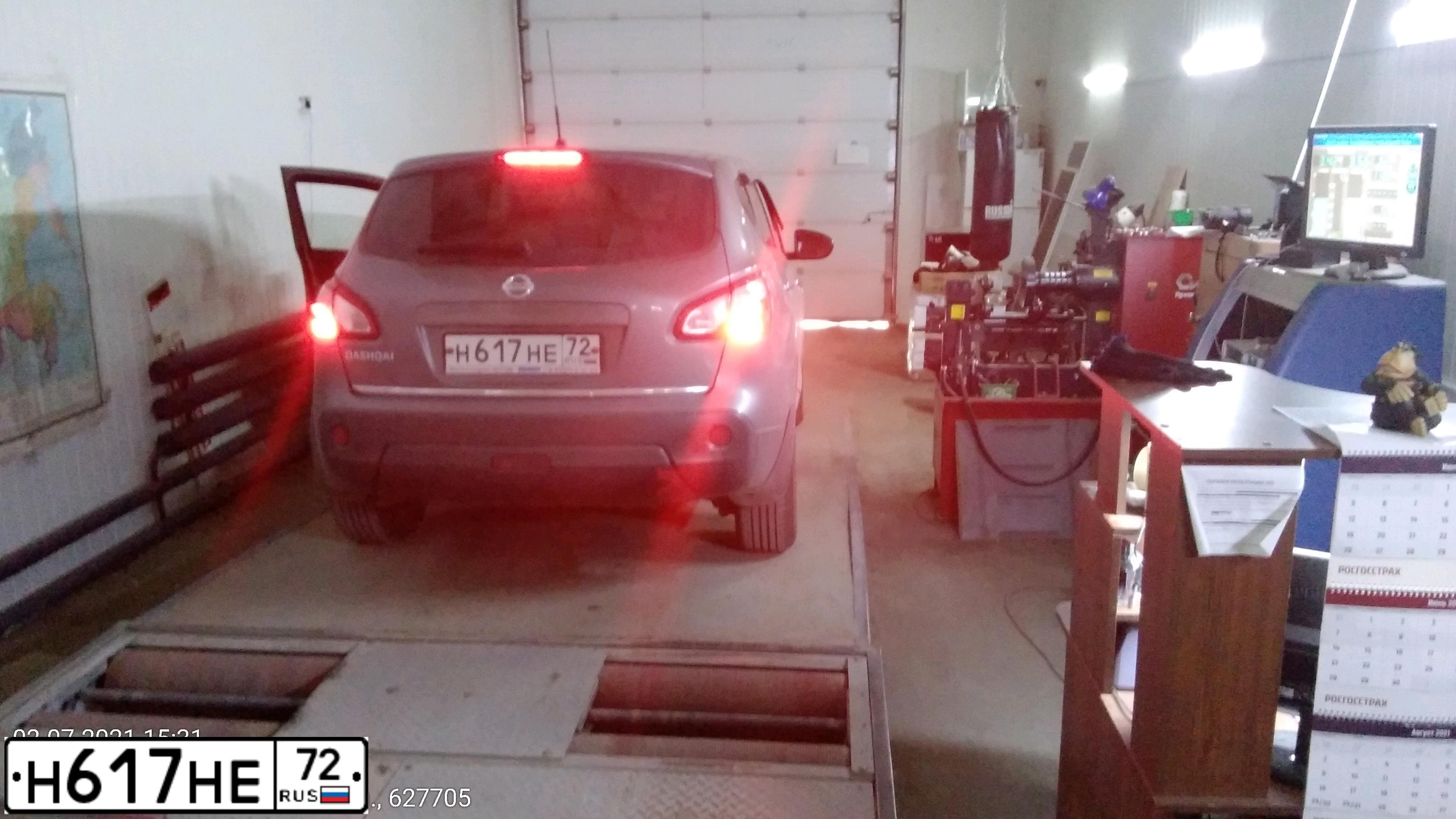 Фото автомобиля NISSAN QASHQAI, 2011 — госномер Н617НЕ72. Цвет: Серый