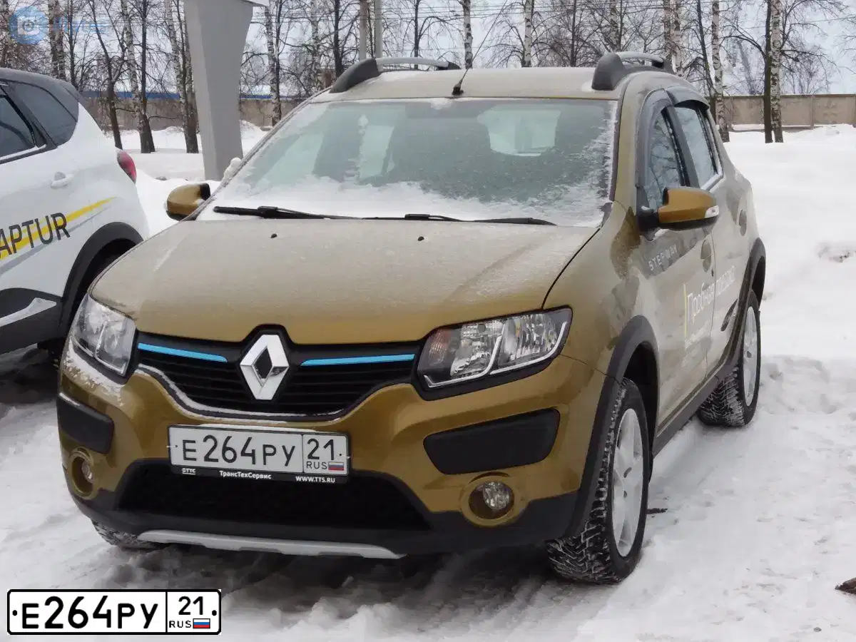 Фото автомобиля RENAULT SANDERO, 2016 — госномер М462ТР21. Цвет: ЗОЛОТИСТО-ЗЕЛЕНЫЙ