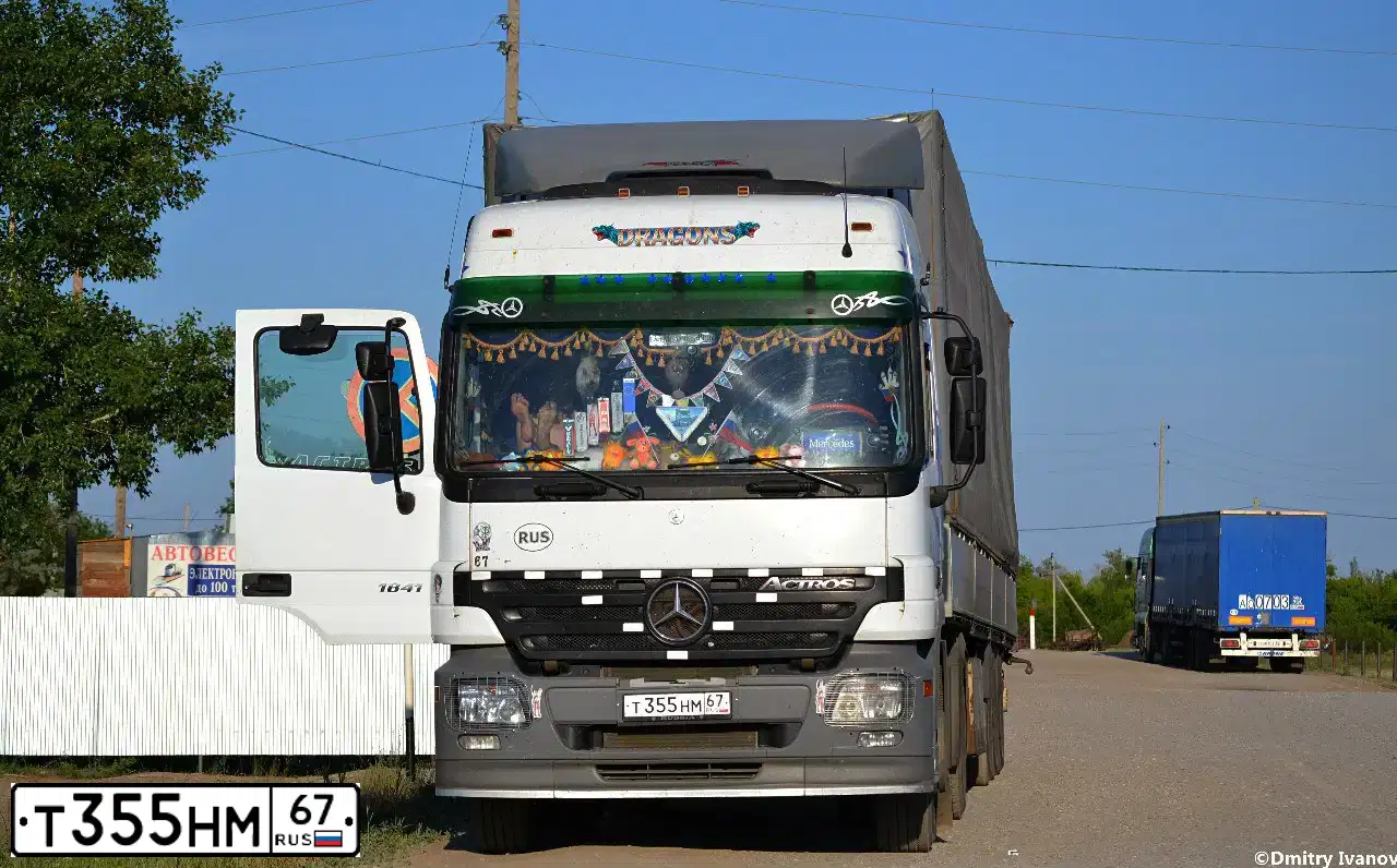 Фото автомобиля MERCEDES ACTROS, 2007 — госномер Е705КЕ147. Цвет: Белый