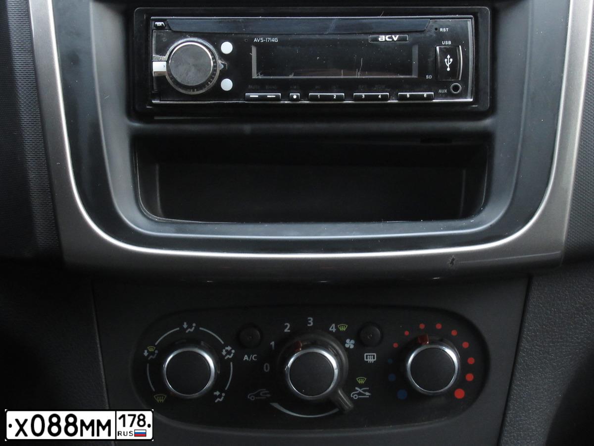 Фото автомобиля RENAULT SANDERO, 2017 — госномер Н515НР10. Цвет: ЧЕРНЫЙ