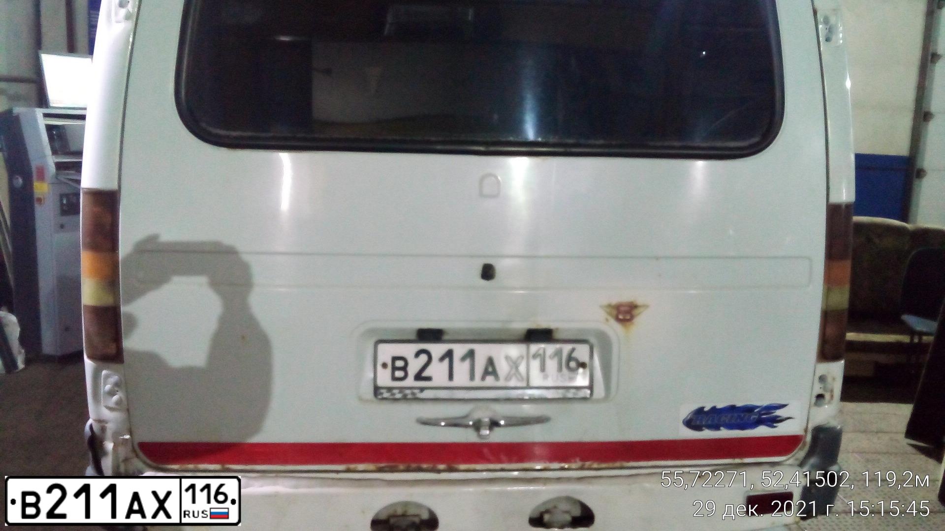 Фото автомобиля GAZ 2217 SOBOL, 2003 — госномер В211АХ116. Цвет: Белый