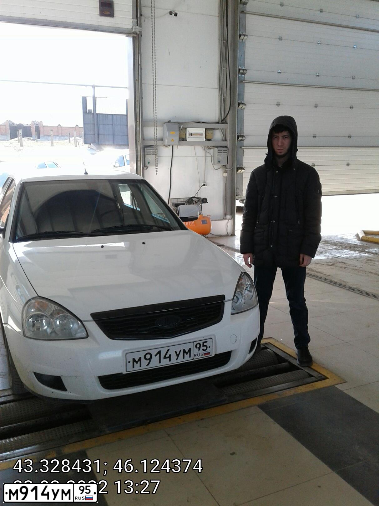 Фото автомобиля LADA 2170 PRIORA, 2014 — госномер А002РЕ95. Цвет: Белый