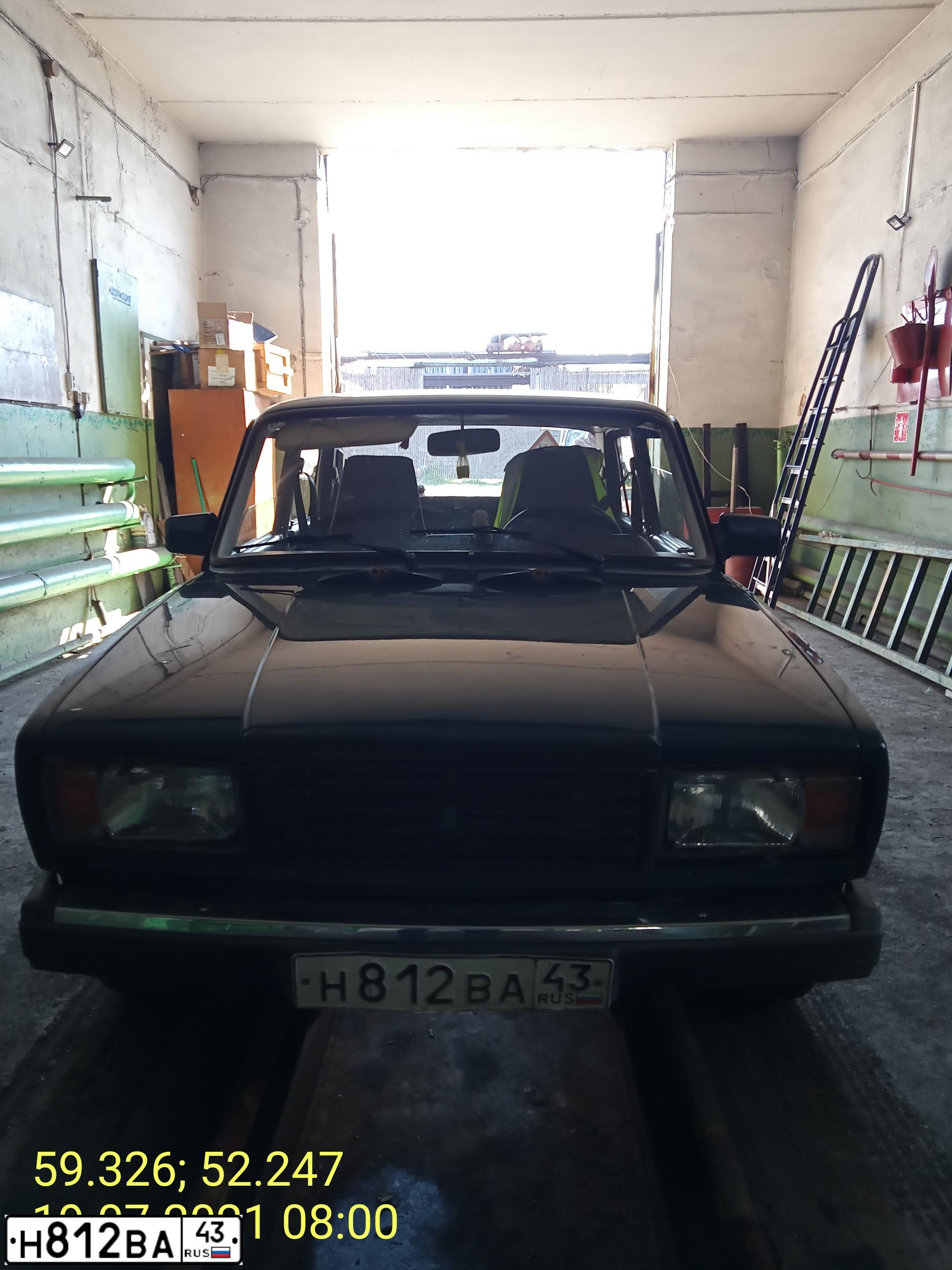Фото автомобиля LADA 2107, 1999 — госномер Н812ВА43. Цвет: сине-зеленый