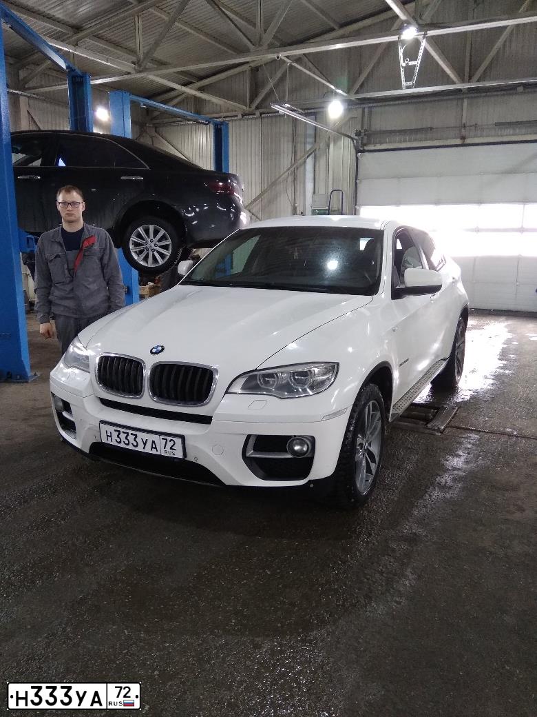 Фото автомобиля BMW X6, 2013 — госномер Н333УА72. Цвет: Белый