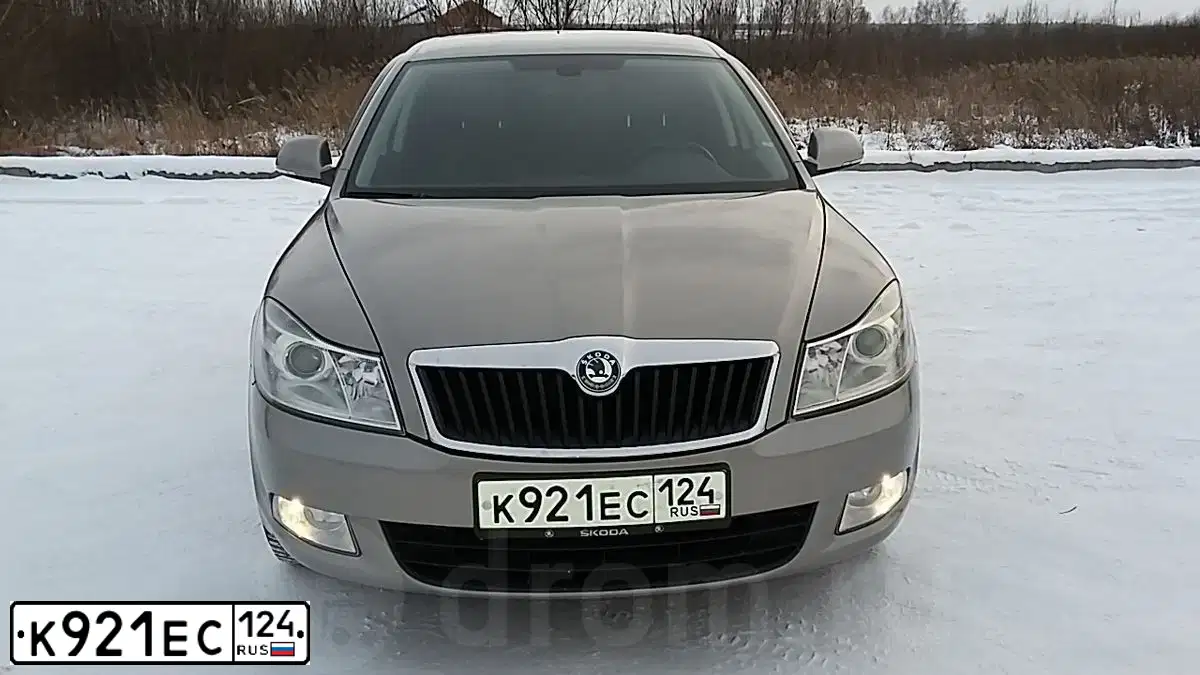 Фото автомобиля SKODA OCTAVIA, 2012 — госномер К921ЕС124. Цвет: СЕРЫЙ