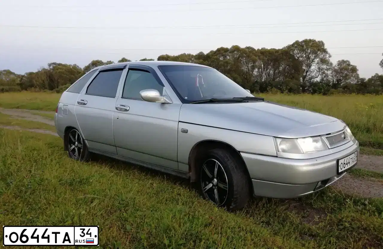 Фото автомобиля LADA 2110, 2004 — госномер О644ТА34. Цвет: Светло-Серебристый металлик