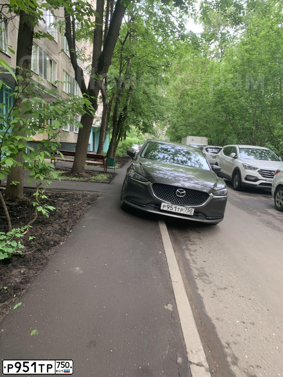 Фото автомобиля MAZDA 6, 2018 — госномер Р372СР48. Цвет: Коричневый