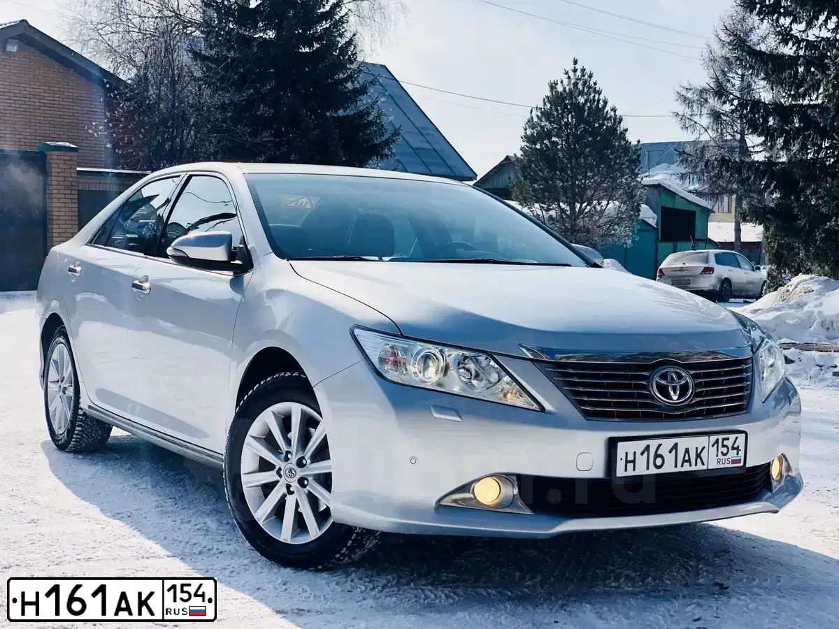 Фото автомобиля TOYOTA CAMRY, 2013 — госномер С220МР142. Цвет: СЕРЕБРИСТЫЙ МЕТАЛЛИК