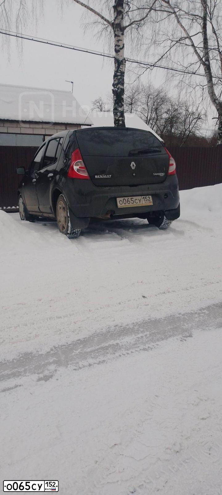 Фото автомобиля RENAULT SANDERO, 2011 — госномер Е991УХ152. Цвет: ЧЕРНЫЙ